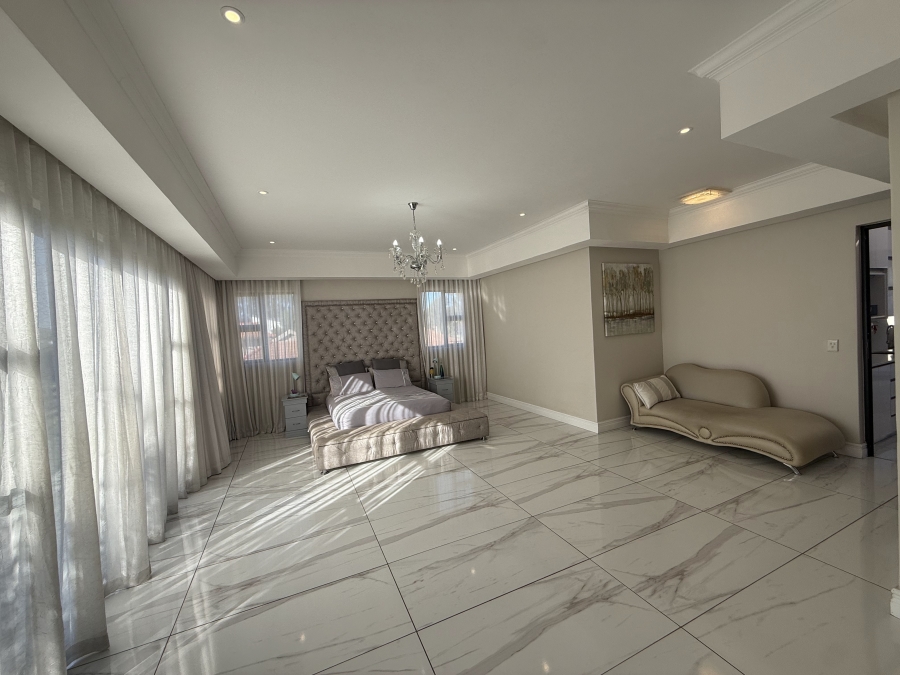 5 Bedroom Property for Sale in The Islands Estates North West